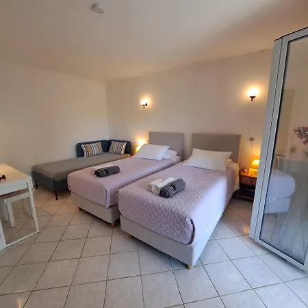 Kerasia - 4 & *